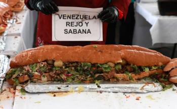 Feria Internacional de la Torta logra r&eacute;cord Guinness en CDMX con pieza de 1.5 toneladas