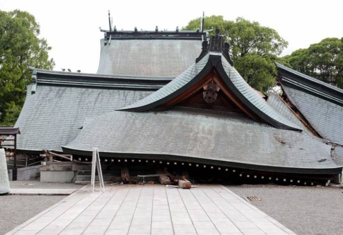 Jap&oacute;n reporta 13 muertos tras terremoto; contin&uacute;a rescate en centro comercial