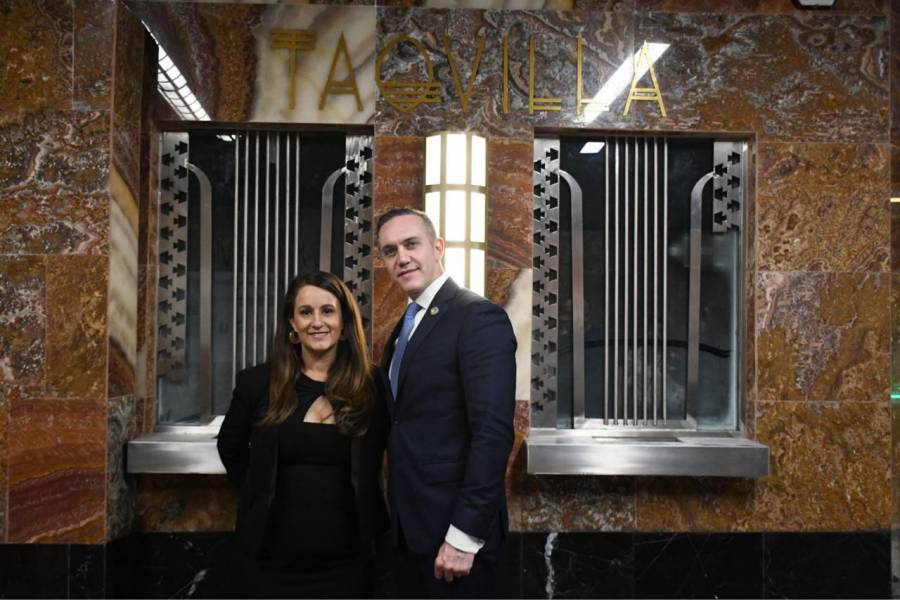 Concejal de Los Ángeles recorre estaciones remodeladas del Metro de CDMX