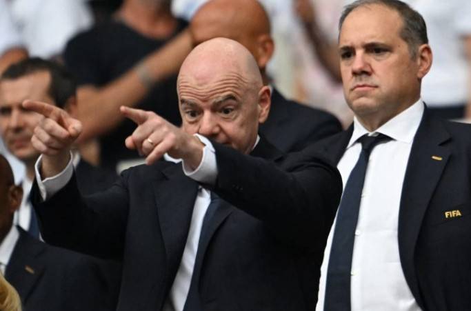 FIFA retira plan para abrir inversiones privadas en la organizaci&oacute;n del Mundial de Futbol