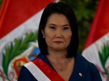 Keiko Fujimori asume presidencia de Per&uacute;; militares encabezar&aacute;n seguridad