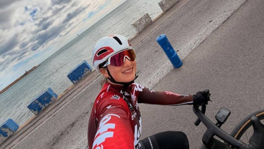 Romina Hinojosa hace historia como primera mexicana en el Tour de Francia Femenil