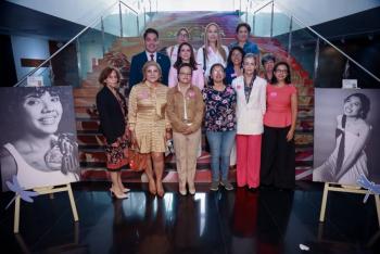 Emmanuel Reyes inaugura exposici&oacute;n fotogr&aacute;fica para concientizar sobre c&aacute;ncer de mama en el Senado