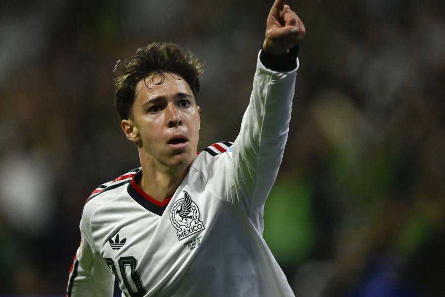 Mateo Ch&aacute;vez celebra nuevo t&iacute;tulo con el AZ Alkmaar tras vencer al PSV