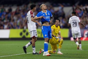 Atlante sorprende al campe&oacute;n Cruz Azul y termina con su paso invicto