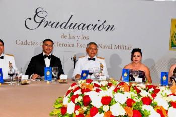 Garc&iacute;a Harfuch acompa&ntilde;a a la nueva generaci&oacute;n de oficiales navales en su cierre de formaci&oacute;n