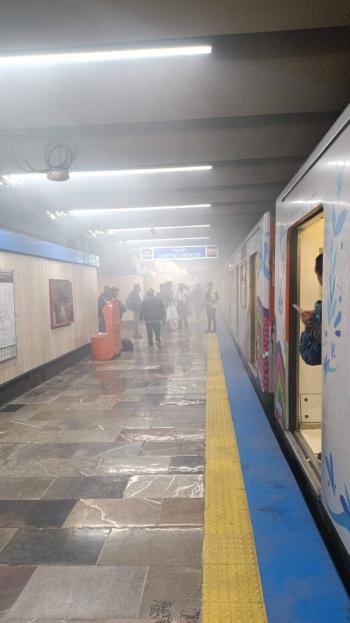 Revisan tren de la L&iacute;nea 2 tras reporte de desalojo en estaci&oacute;n Z&oacute;calo