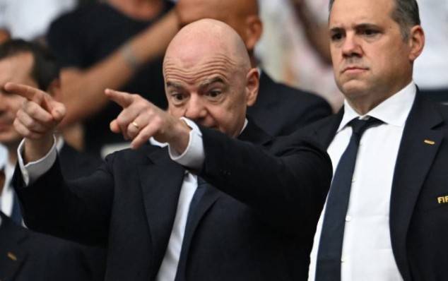 FIFA retira plan para abrir inversiones privadas en la organizaci&oacute;n del Mundial de Futbol