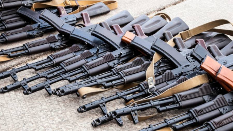 Fiscalía de EE.UU. desmantela red internacional de tráfico de armas con 21 acusados