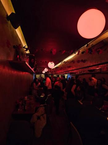 Mezcal y muacutesica electroacutenica convergen en nueva propuesta cultural en la Condesa