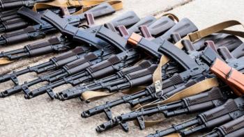 Fiscal&iacute;a de EE.UU. desmantela red internacional de tr&aacute;fico de armas con 21 acusados