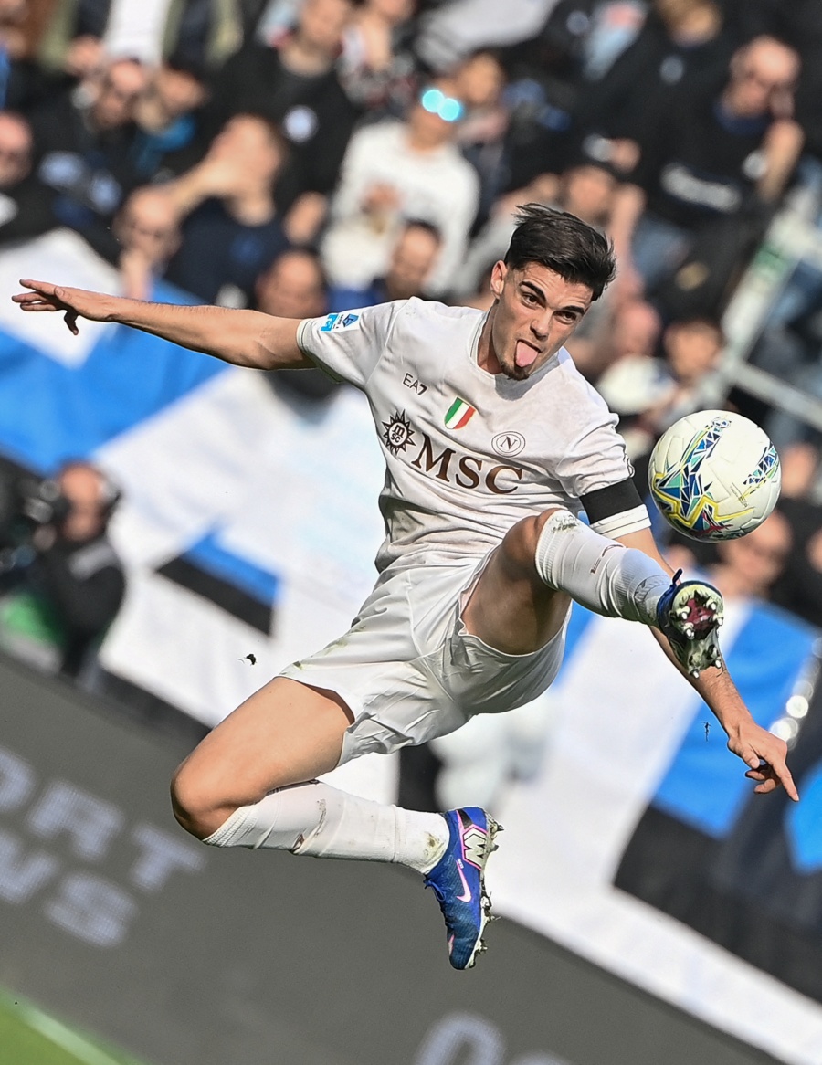 Bayer Leverkusen ficha a Miguel Gutiérrez tras la marcha de Grimaldo