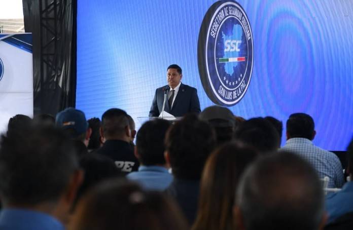 Entregan patrullas, uniformes y crean nuevas divisiones policiales en San Luis de la Paz