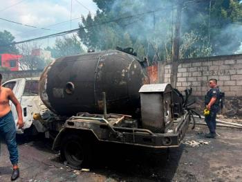 Explosi&oacute;n de pipa de gas en Cuernavaca deja 20 heridos