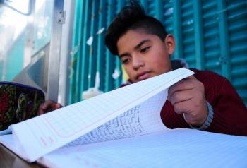 CNDH pide reforzar la educaci&oacute;n presencial y reducir uso de pantallas en las aulas