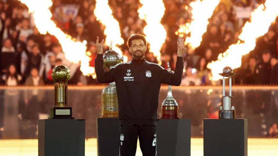 Vozinha recibe espectacular bienvenida en Colo Colo    