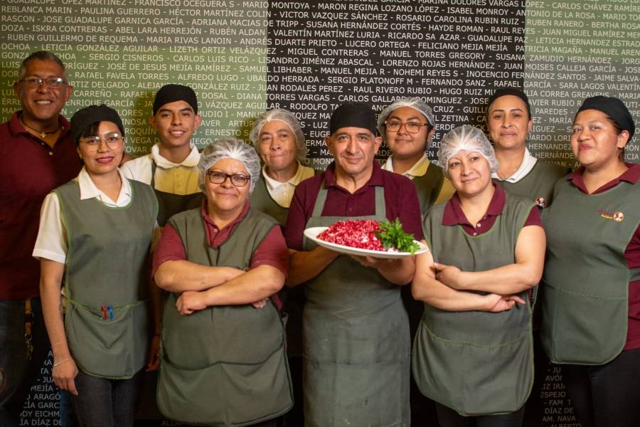 El emblemático chile en nogada de Don Lázaro vuelve con una receta de más de 30 ingredientes