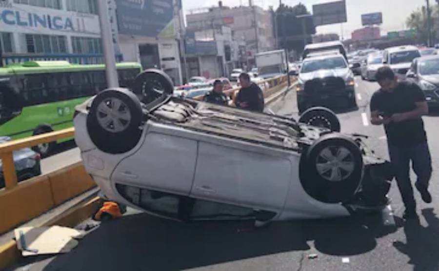 Accidente vehicular deja dos personas lesionadas en Circuito Interior