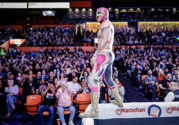 M&aacute;scara Dorada enciende los Jueves de Verano y gu&iacute;a al triunfo t&eacute;cnico en la Arena M&eacute;xico