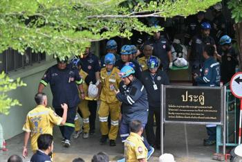 Un adolescente mata a sus abuelos y a cinco personas en un colegio de Tailandia