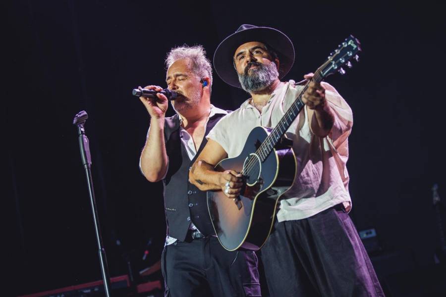 Love of Lesbian estrena «Ámame lindo» con la producción de Camilo Lara y tras agotar su tercer Auditorio Nacional