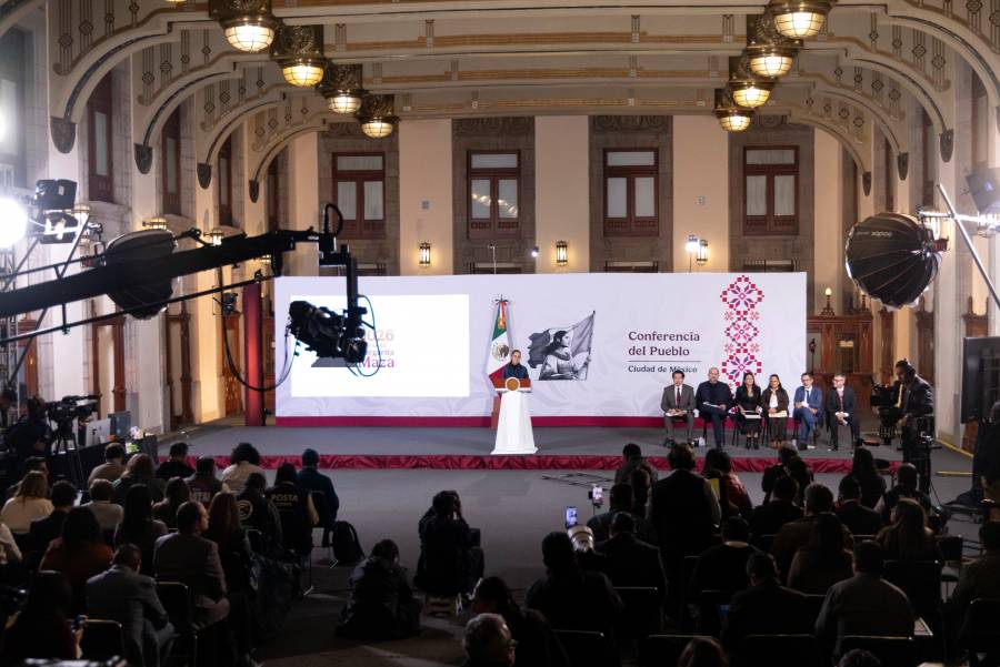 Sheinbaum descarta eliminar figura de defensor de audiencias: “ya viene en la ley”