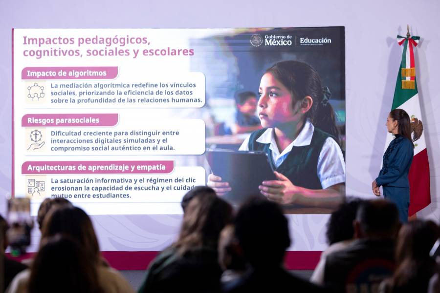 Maestros enfrentan el desafío de mantener la atención de alumnos ante uso de celulares: SEP