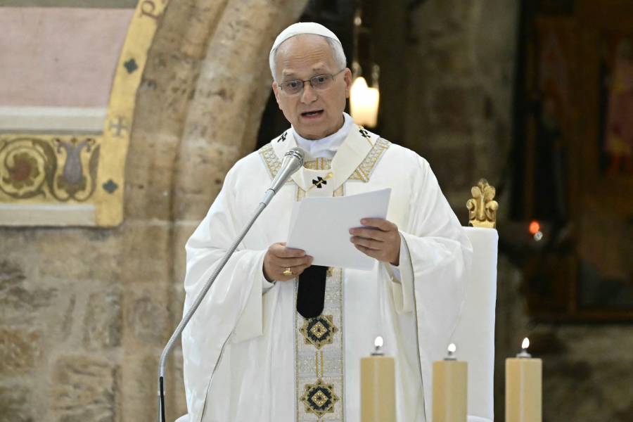 Preparan memorial con nombres y fotografías de víctimas de la violencia para el papa León XIV
