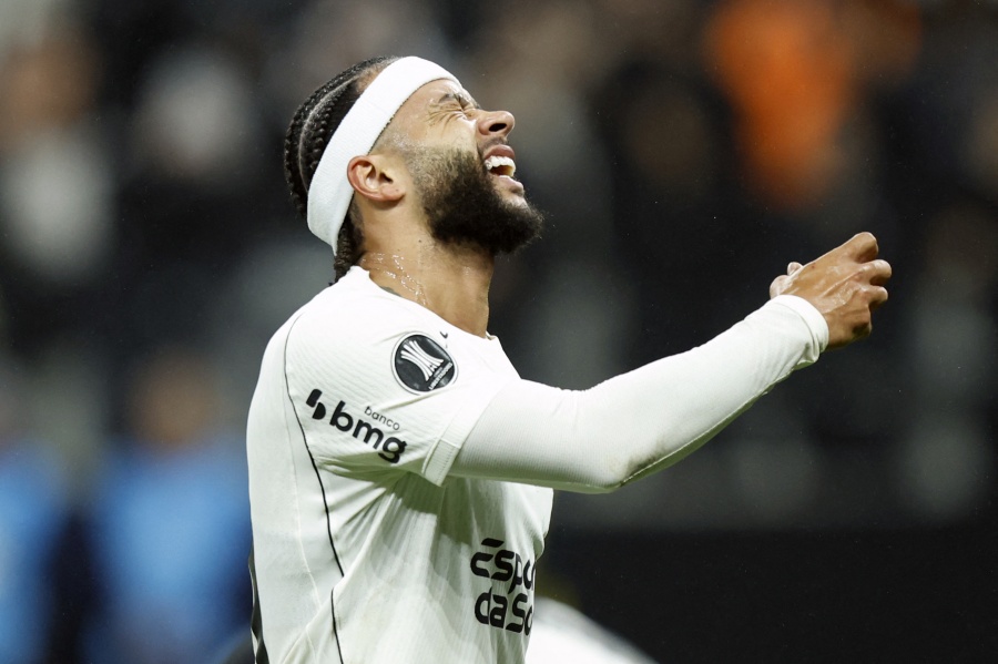 Corinthians anuncia salida de Memphis Depay por razones econ&oacute;micas
