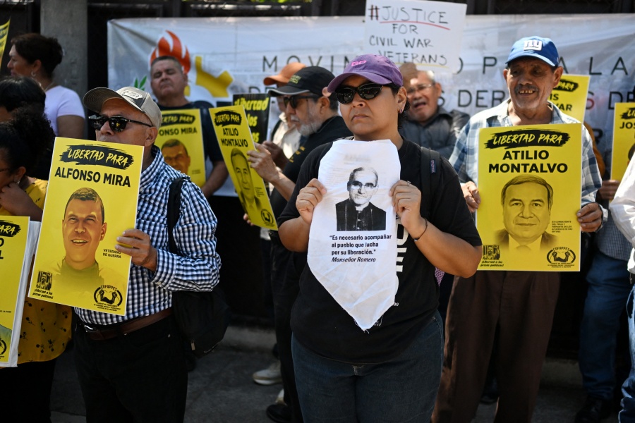 Rechazan juicio contra veteranos de guerra acusados de planear atentados contra investidura de Bukele
