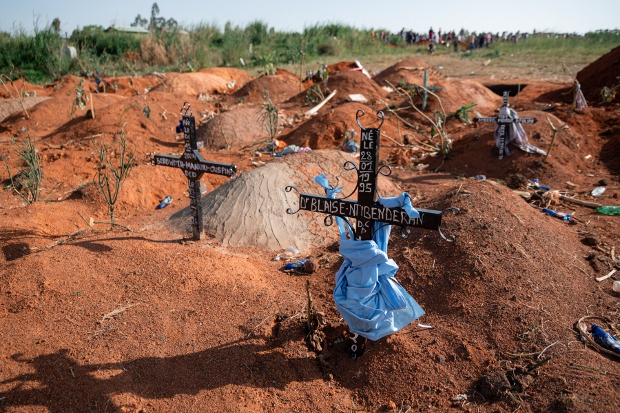 Sube a más de 2.000 muertos el balance por la epidemia de ébola en RD Congo