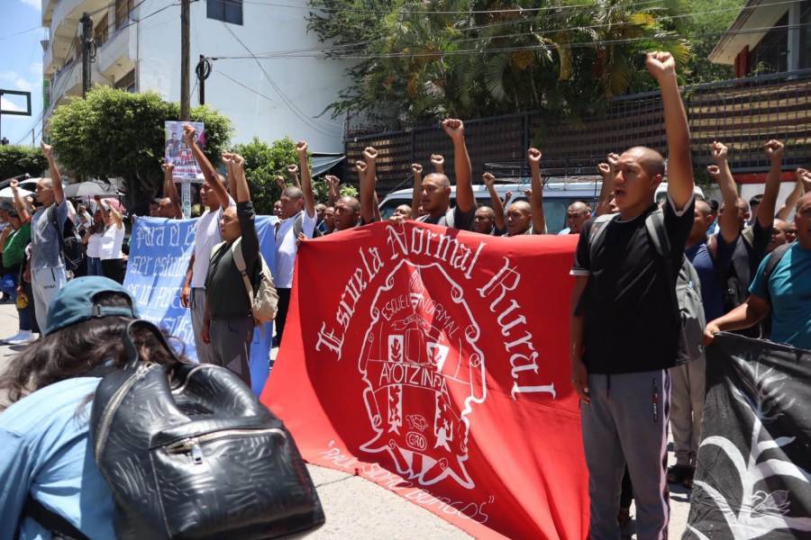 Ángel Aguirre Rivero comparece ante juez por caso Ayotzinapa; niega imputaciones de la FGR