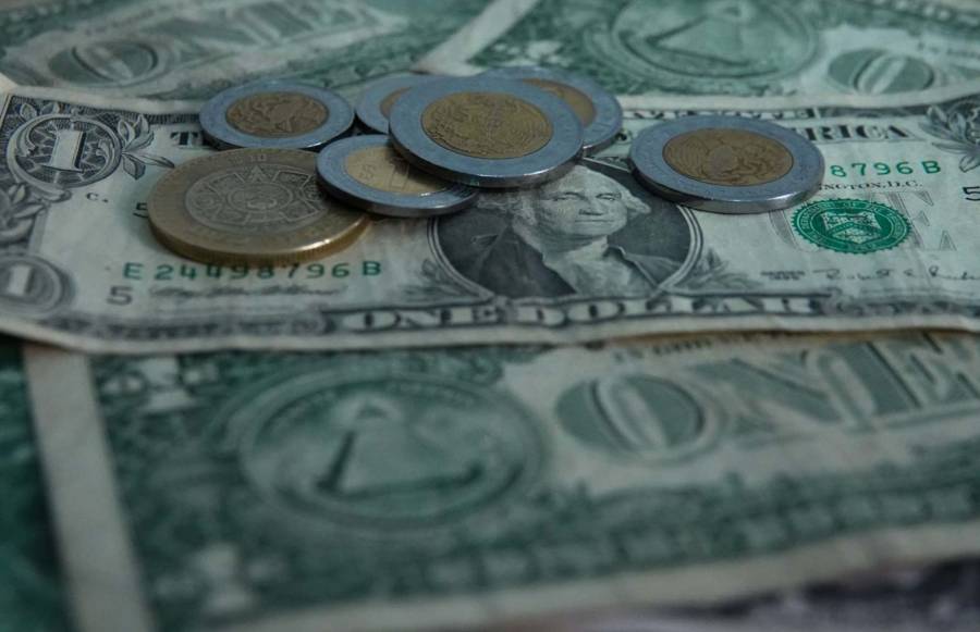 Dólar se mantiene cerca de los 17 pesos este martes 11 de agosto 