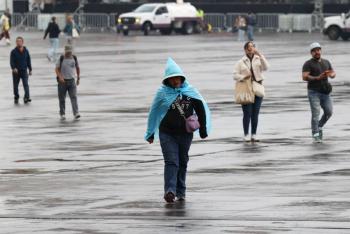 Prev&eacute;n lluvias y temperaturas de hasta 28 grados para este martes en CDMX