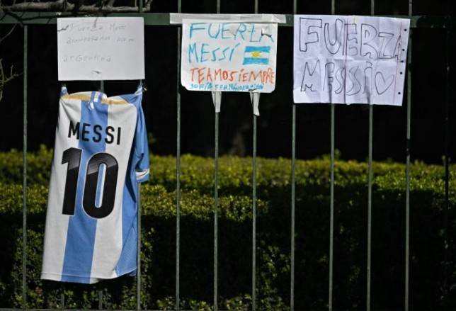 Lionel Messi despide a su padre Jorge en Rosario