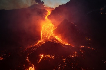 Erupci&oacute;n del volc&aacute;n Etna italiano atrae a un alud de turistas