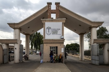 V&iacute;ctimas de secuestro en Nigeria escapan de cautiverio infernal golpeadas y desnutridas