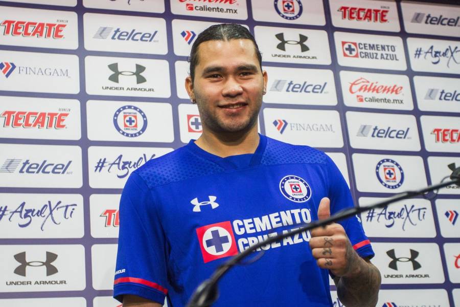 Carlos Gullit Pentildea vuelve a ser captado consumiendo bebidas alcohoacutelicas