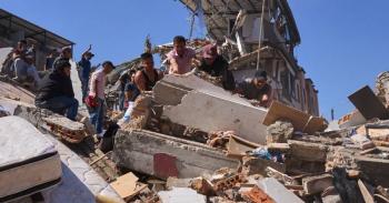 Colombia eleva a 294 los muertos por terremoto de magnitud 7.4