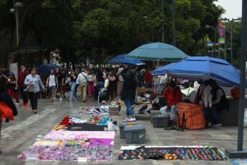 CDMX refuerza acciones para ordenar el comercio ambulante en la Alameda Central