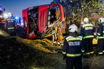 Doce muertos y 10 heridos graves al volcar en Hungr&iacute;a un autob&uacute;s polaco