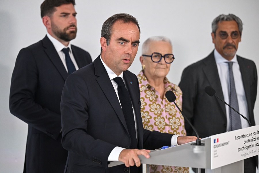 El primer ministro franc&eacute;s anuncia ayudas a afectados por megaincendio tras abucheos