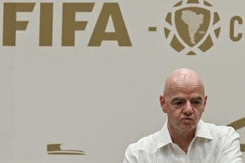 El n&uacute;mero tres de la FIFA sale de la instituci&oacute;n tras haberse opuesto a Infantino