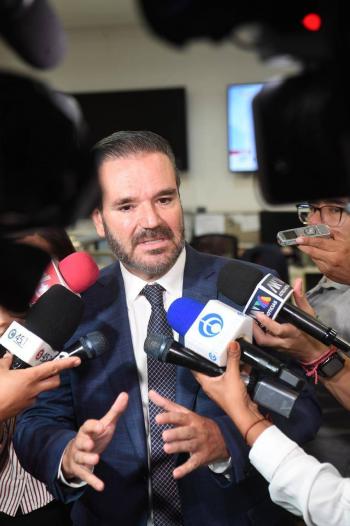 CRT rebasa sus facultades y pretende controlar a medios, advierte diputado Monraz