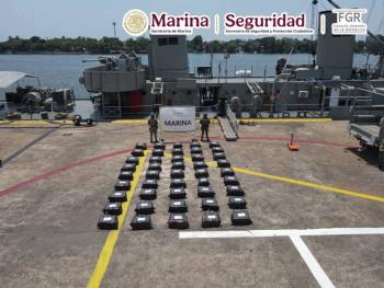 Marina localiza m&aacute;s de 1.6 toneladas de presunta coca&iacute;na en aguas de Michoac&aacute;n