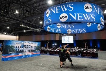 Cadena ABC presenta demanda contra administraci&oacute;n Trump por amenaza a sus licencias