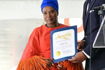 Angelique Kidjo, primera cantante africana inmortalizada en el Paseo de la Fama de Hollywood