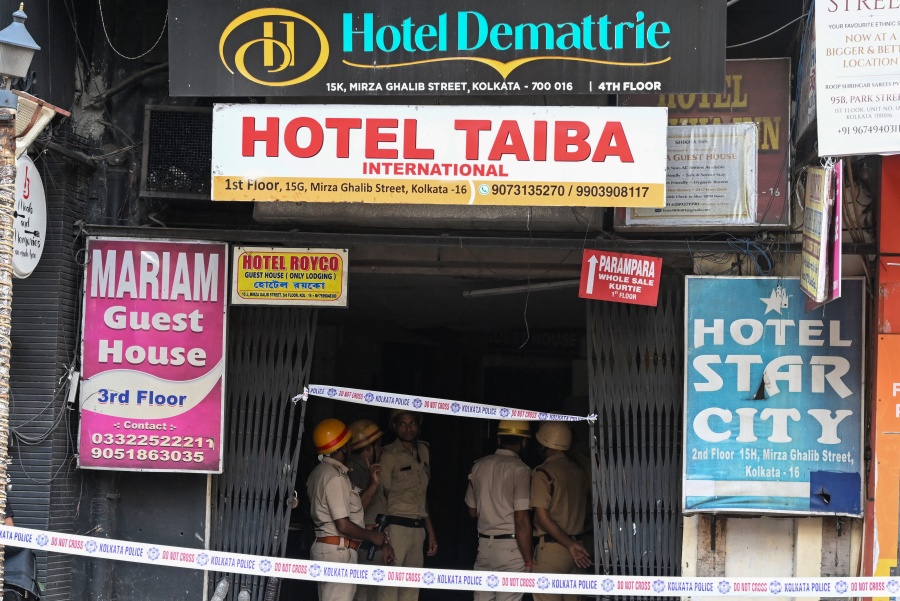 Al menos nueve muertos en un incendio en un hotel en India