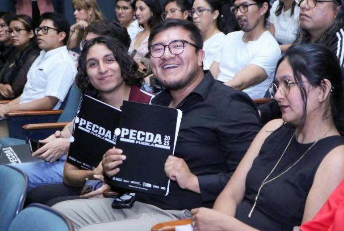 Entregan cartas de liberación a creadores del PECDA 2025 en Puebla