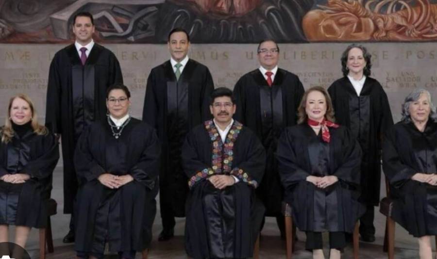 Presidenta rechaza que ministros regresen seguros médicos privados; 